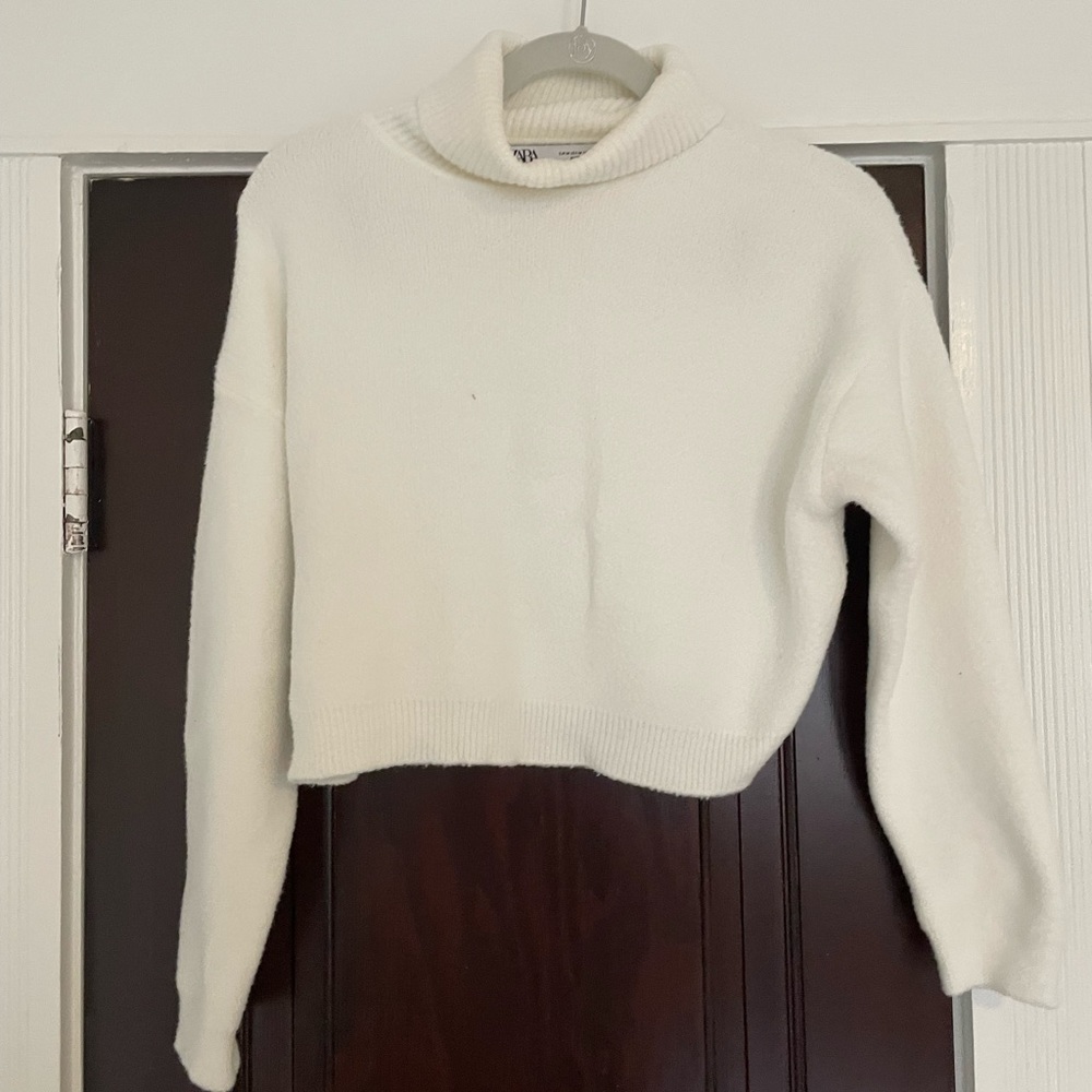 Zara white sweater M